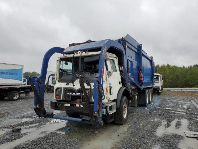 2017 Mack MRU600 Refuse Truck