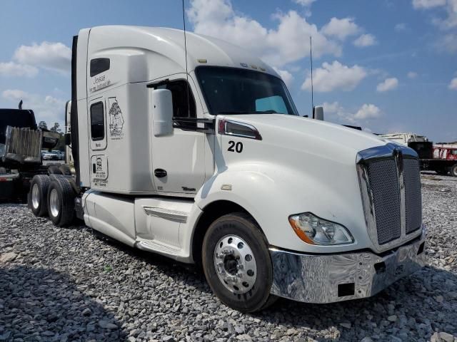 2015 Kenworth T680 Semi Truck