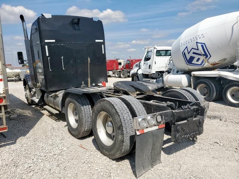 2013 Kenworth T800 Semi Truck