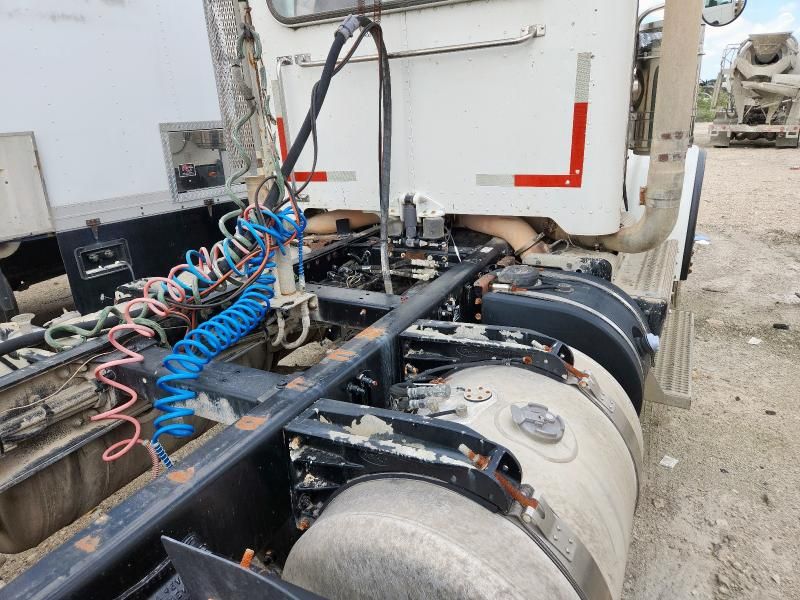 2012 Peterbilt Tractor 2012 Peterbilt 367 Semi Truck