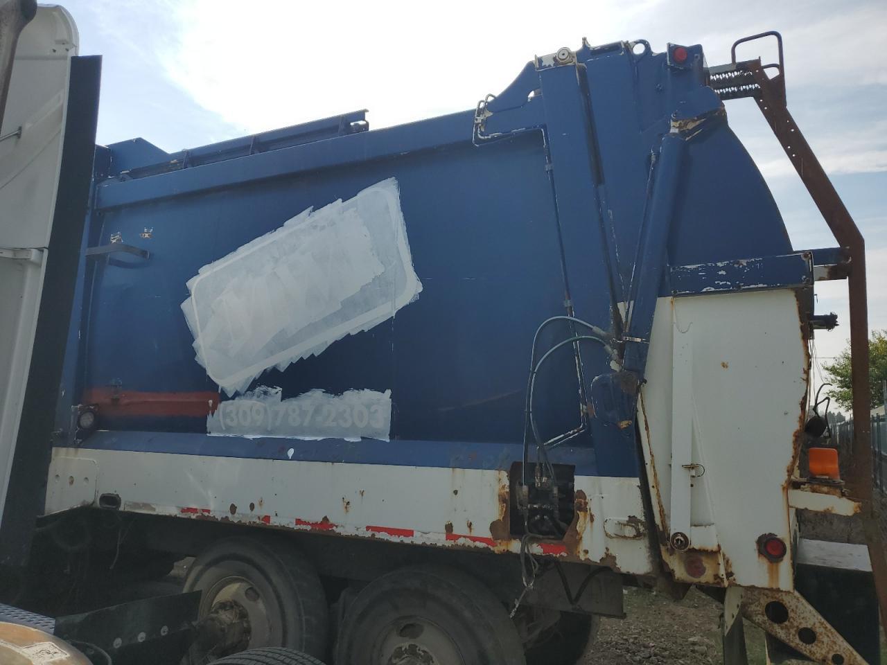 2015 Mack MRU600 Refuse Truck