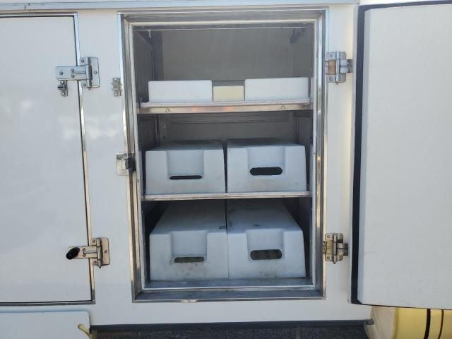 2019 Ford Econoline E450 Super Duty Cutaway Van