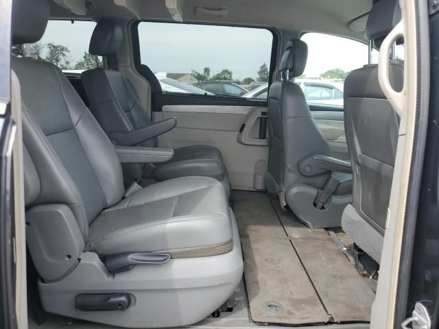 2011 Volkswagen Routan SE