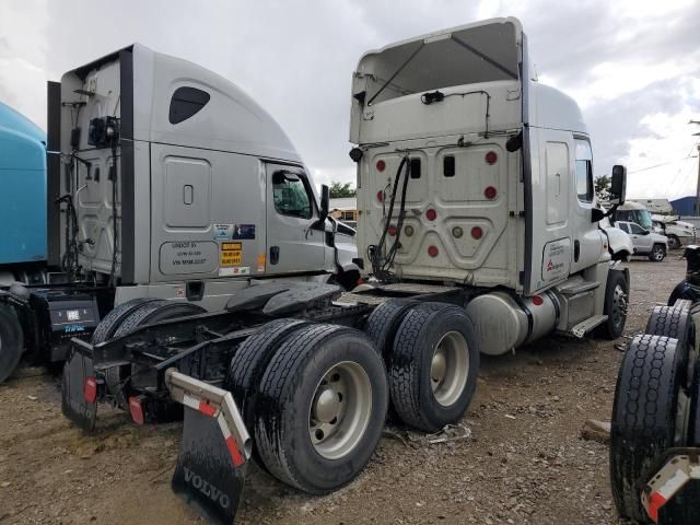2015 Freightliner Cascadia Semi Truck