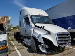 Camiones salvage para piezas a la venta en subasta: 2020 Freightliner Cascadia 126 Semi Truck