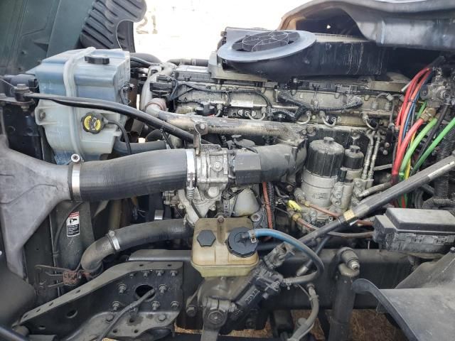 2013 Freightliner Cascadia 125 Semi Truck