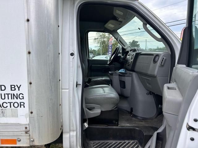 2011 Ford Econoline E350 Super Duty Cutaway Van