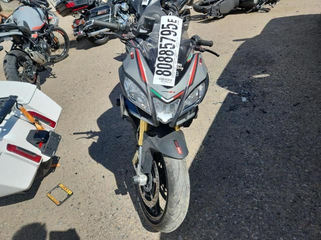 2016 Aprilia Tuono V4 1100 RR
