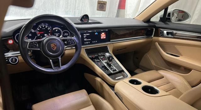 2018 Porsche Panamera 4