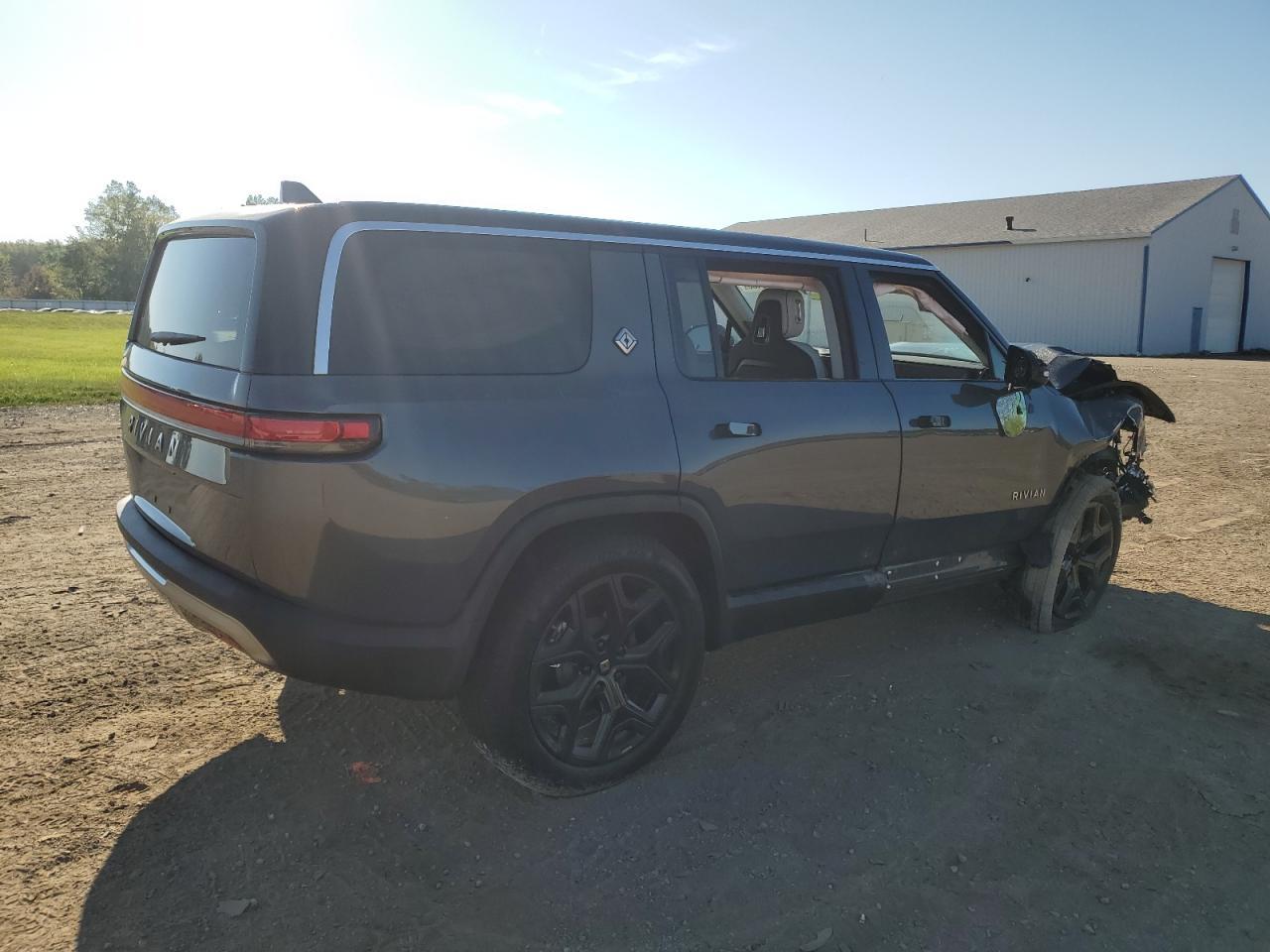 2025 Rivian R1S Adventure