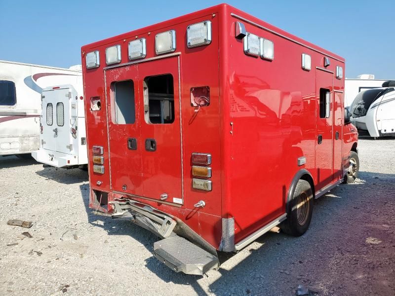 2015 Ford Econoline E350 Super Duty Cutaway Van