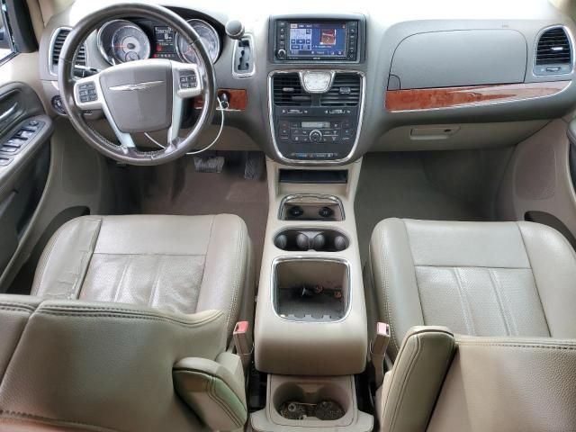 2013 Chrysler Town & Country Touring L