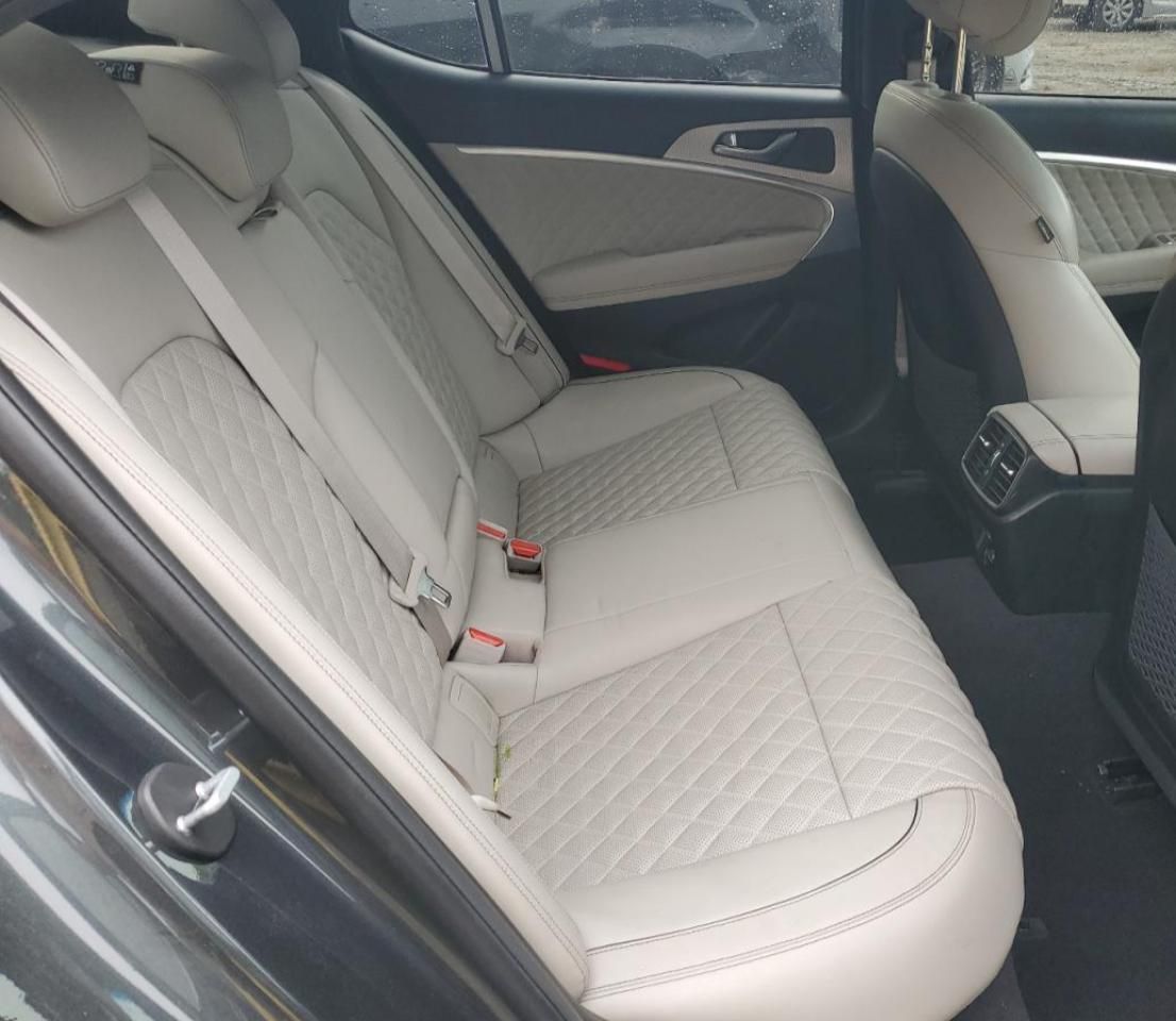 2022 Genesis G70 Base