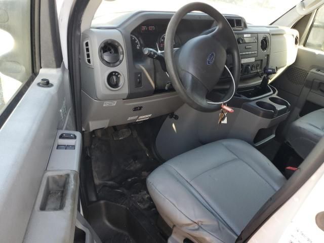 2017 Ford Econoline E450 Super Duty Cutaway Van