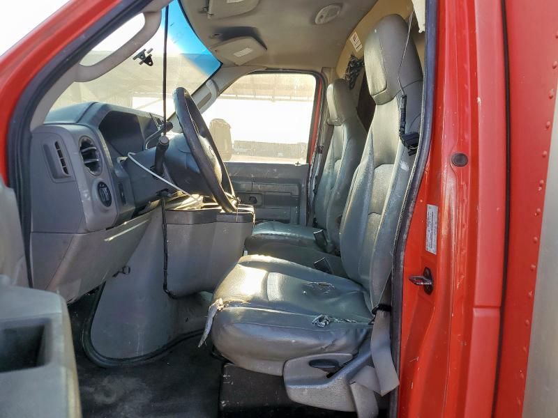 2010 Ford Econoline E450 Super Duty Cutaway Van
