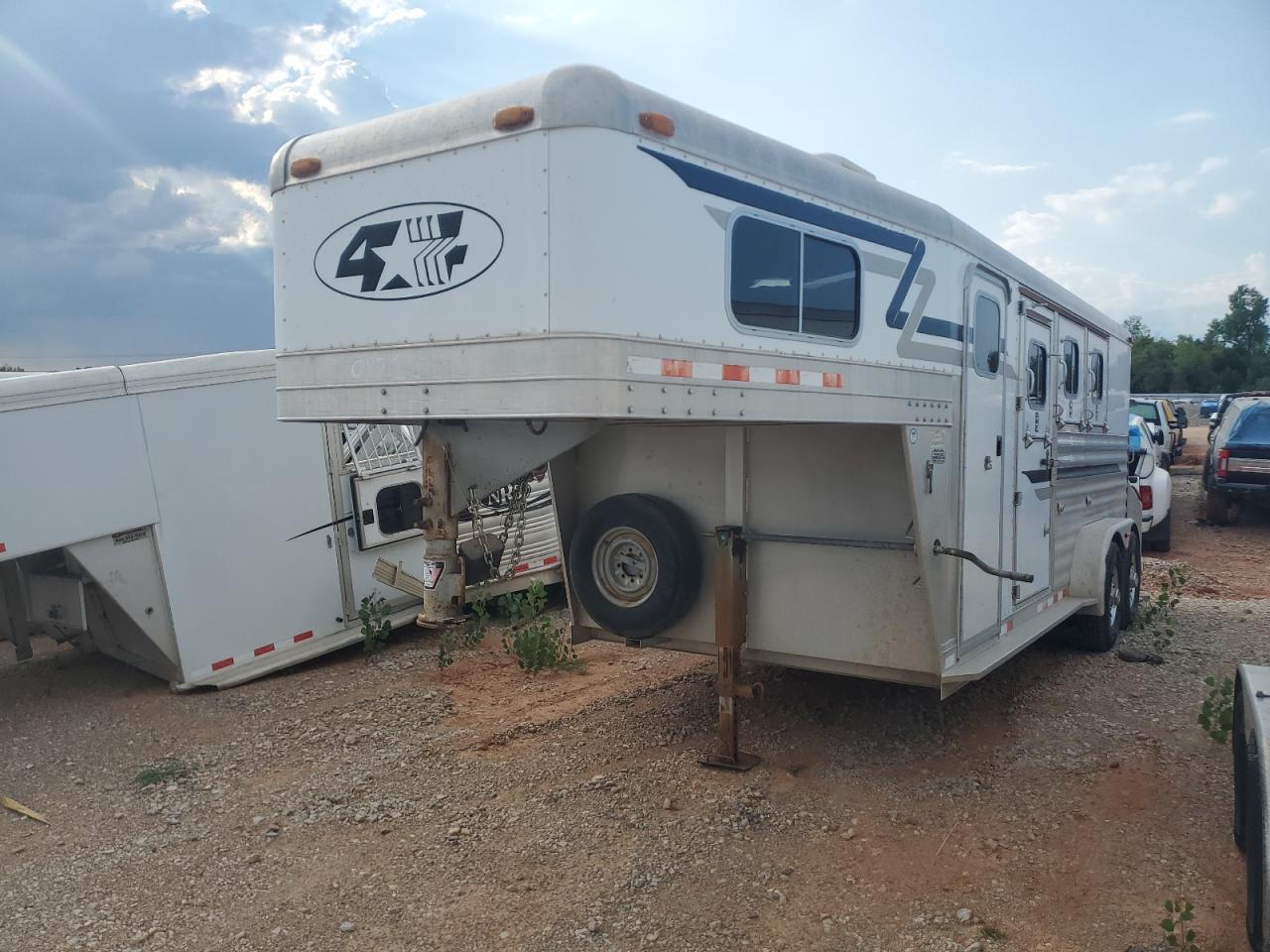 2004 4star 2004 4-STAR Livestock Trailer