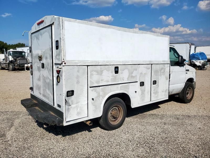 2015 Ford Econoline E350 Super Duty Cutaway Van