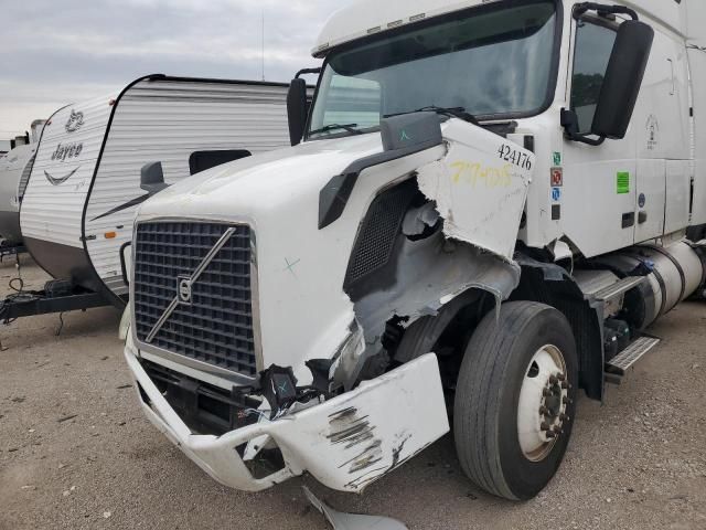 2014 Volvo VNL Semi Truck