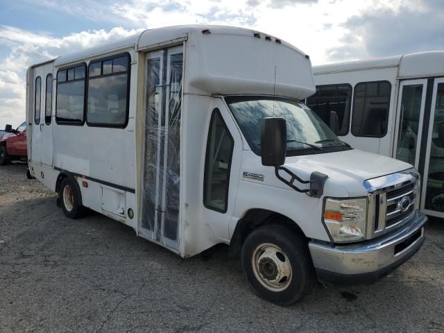 2009 Ford Econoline-Transit Vehicles Shuttle Bus