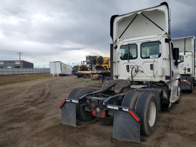 2017 Freightliner Cascadia 113 Semi Truck