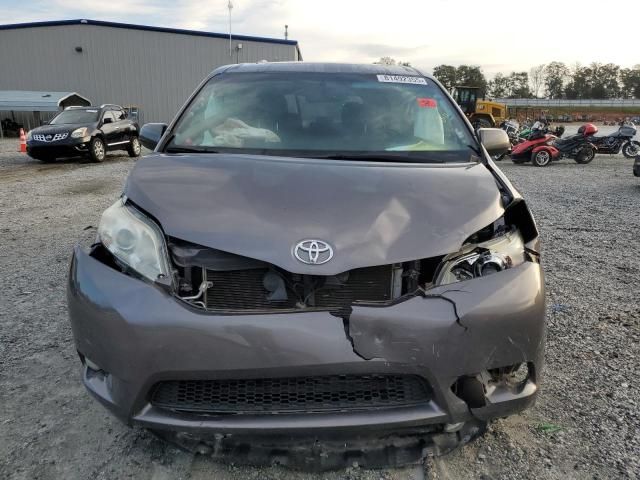 2016 Toyota Sienna XLE