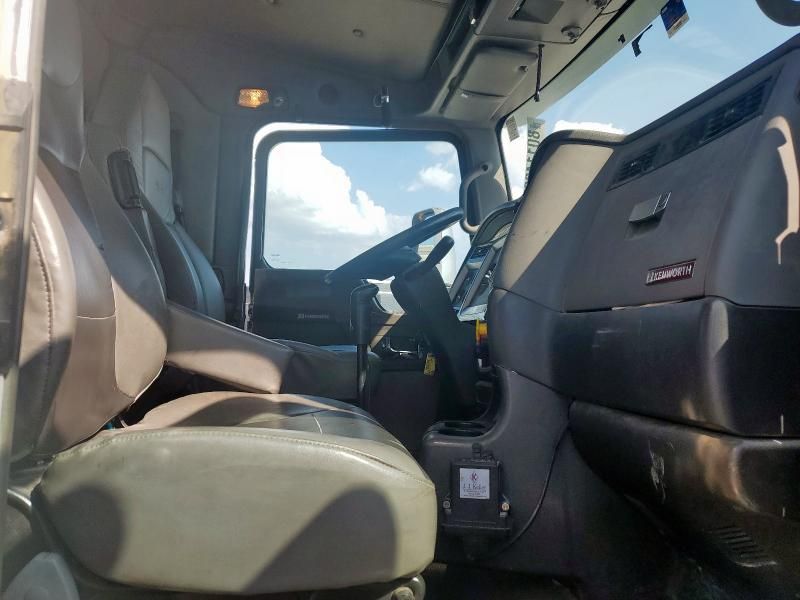 2011 Kenworth T800 Semi Truck