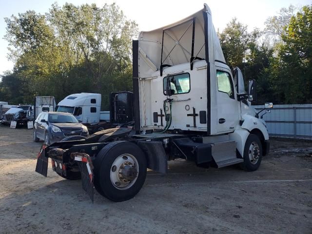 2017 Kenworth T680 Semi Truck