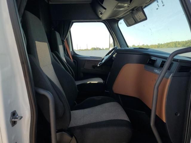 2021 Freightliner Cascadia 126 Semi Truck