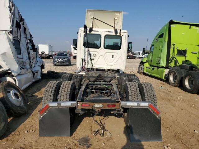 2018 Freightliner Cascadia 126 Semi Truck