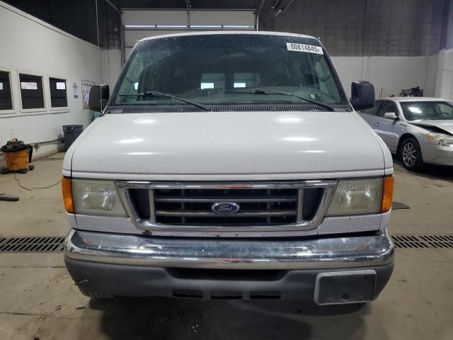 2004 Ford Econoline E350 Super Duty Wagon