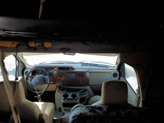 2015 Ford Econoline E450 Super Duty Cutaway Van
