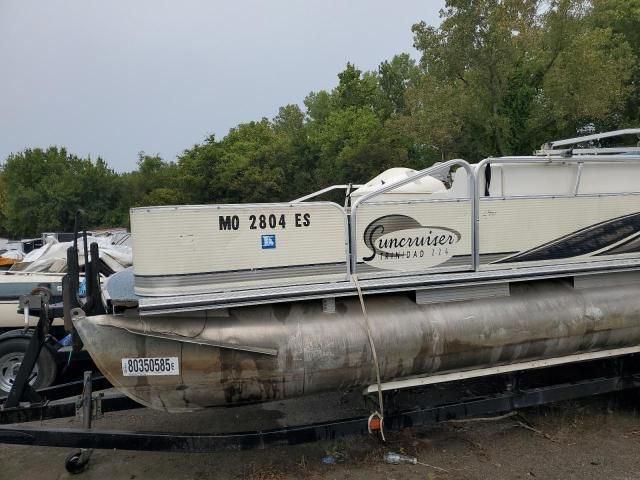 2000 Suncruiser Boat