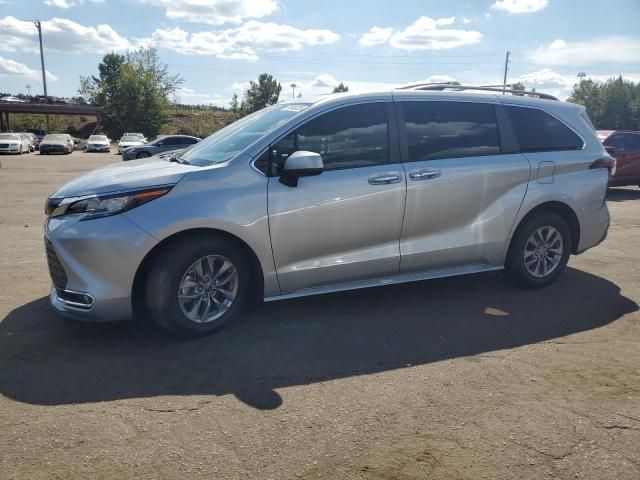 2022 Toyota Sienna xle