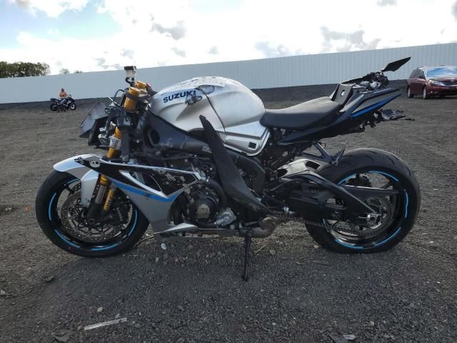 2025 Suzuki GSX-R1000 R