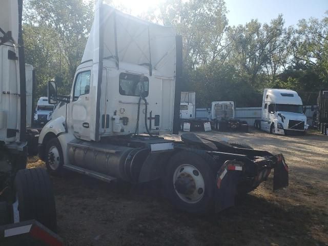 2017 Kenworth T680 Semi Truck