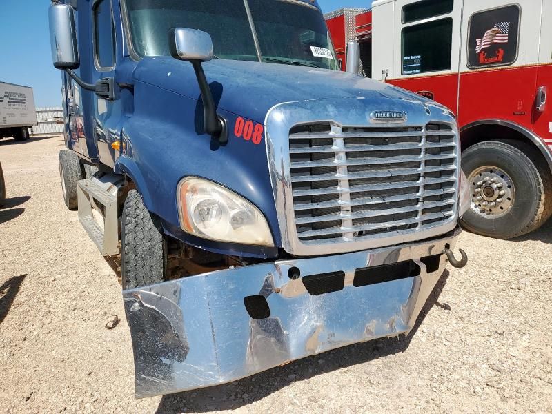 2010 Freightliner Cascadia Semi Truck