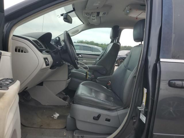 2011 Volkswagen Routan SE