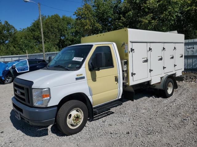 2019 Ford Econoline E450 Super Duty Cutaway Van