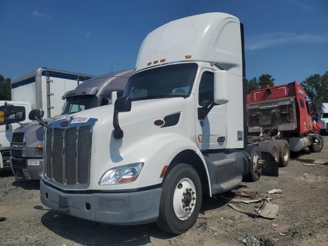 2016 Peterbilt Tractor 2016 Peterbilt 579 Semi Truck