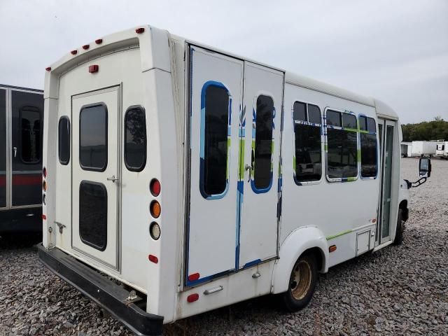 2015 Ford Econoline E350 Super Duty Cutaway Van