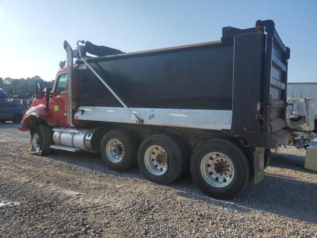2017 Kenworth T880 Dump Truck