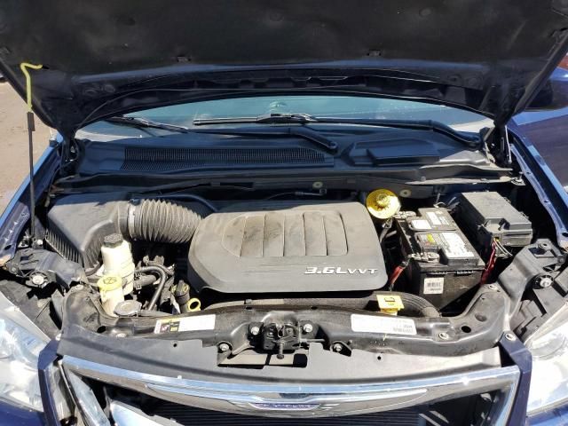 2016 Chrysler Town & Country Touring