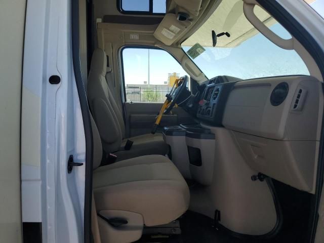 2015 Ford Econoline E350 Super Duty Cutaway Van