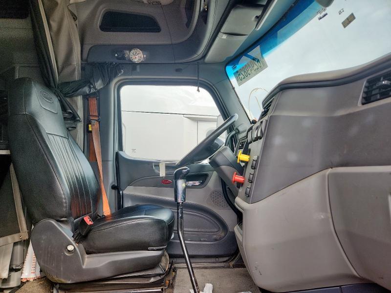 2016 Peterbilt 579 Semi Truck