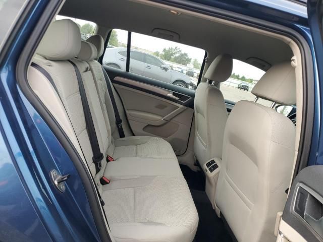 2017 Volkswagen Golf Sportwagen S