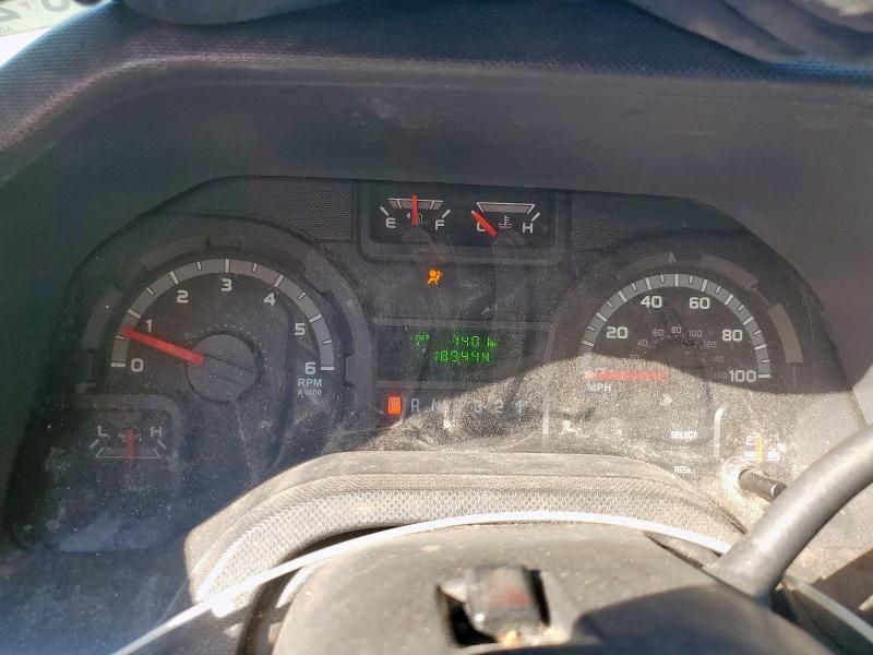 2010 Ford Econoline E450 Super Duty Cutaway Van