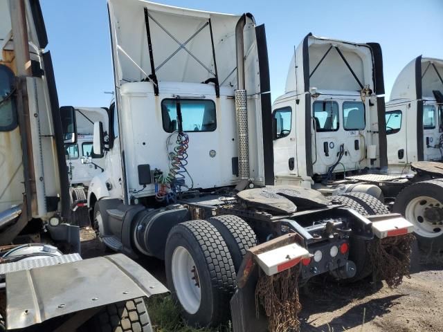 2016 Kenworth T680 Semi Truck