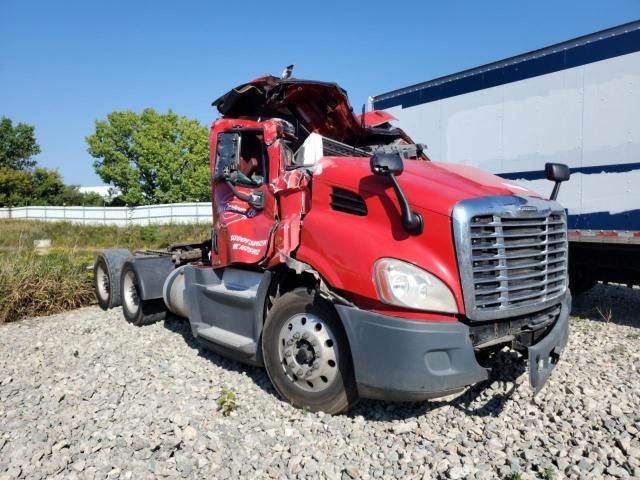 2016 Freightliner Cascadia 113 Semi Truck