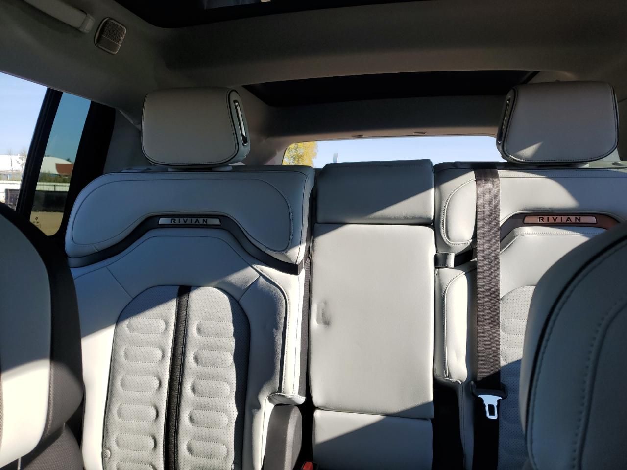 2025 Rivian R1S Adventure