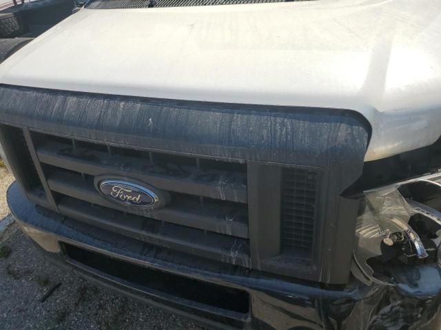 2018 Ford Econoline E350 Super Duty Cutaway Van